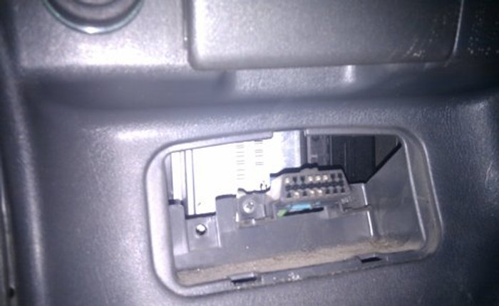 Диагностический разъём OBD-II: расположение и назначение контактов